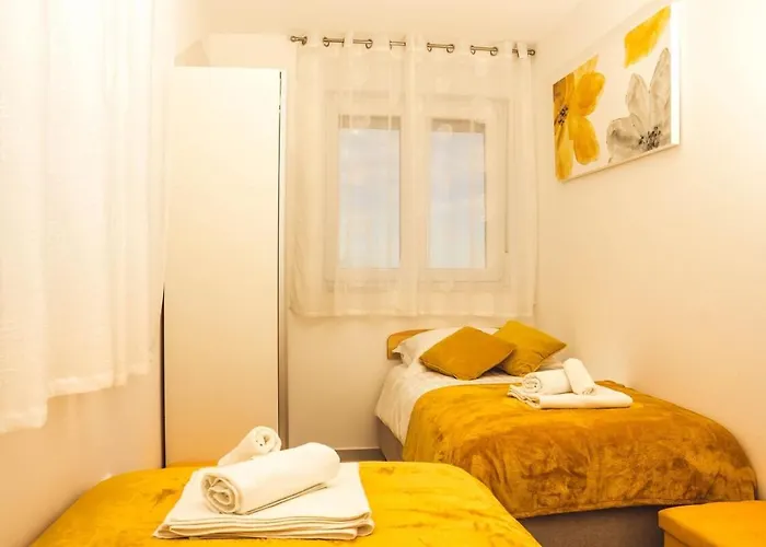 Beach Apartment * Nin