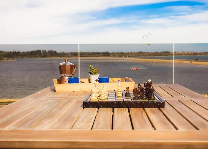 Beach Apartment * נין