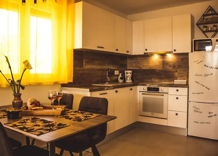 Beach Apartment * Nin